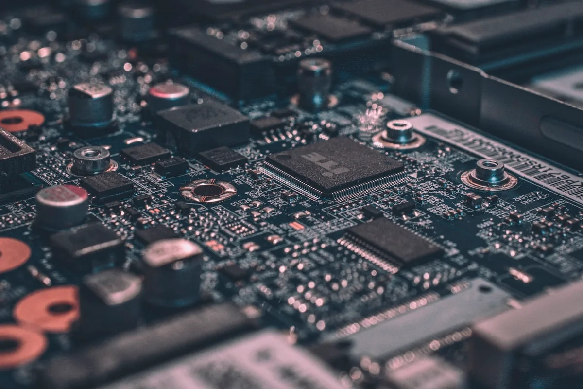 Agentive AI Vs Traditional AI (And Why It Matters): Which Should You Choose in 2026?