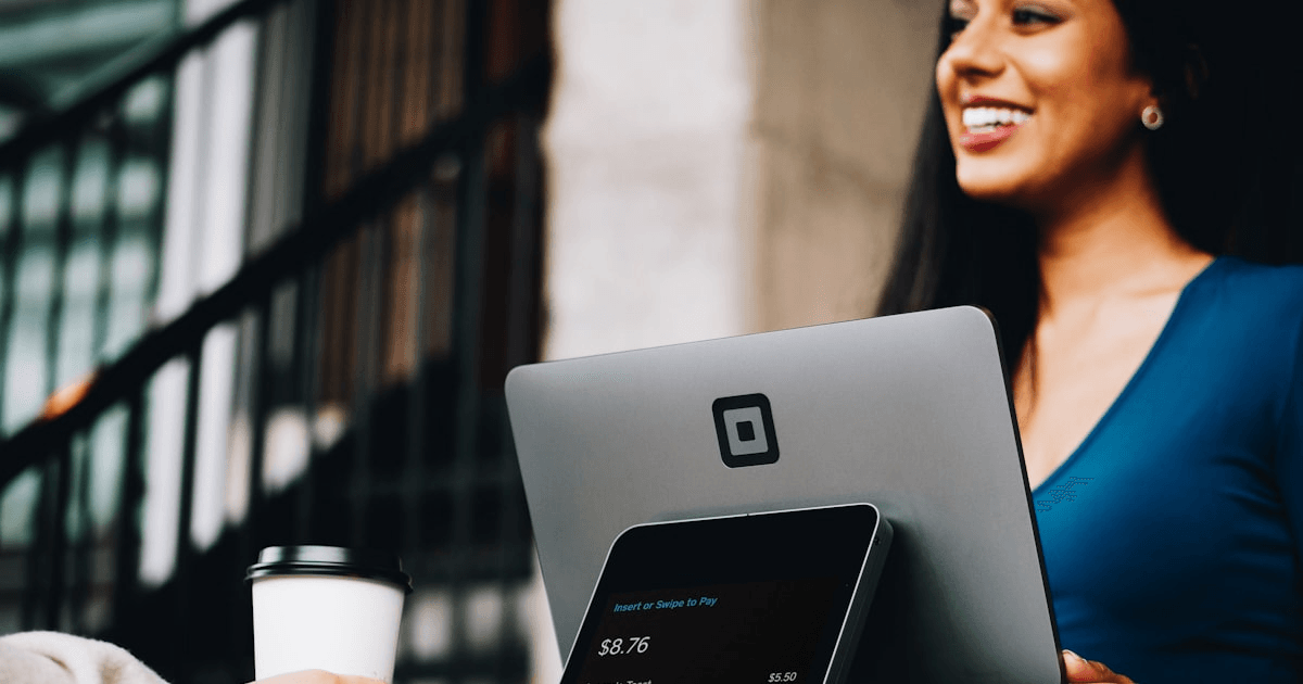 14 Best Customer Service AI Chatbot Solutions [Free & Paid] thumbnail